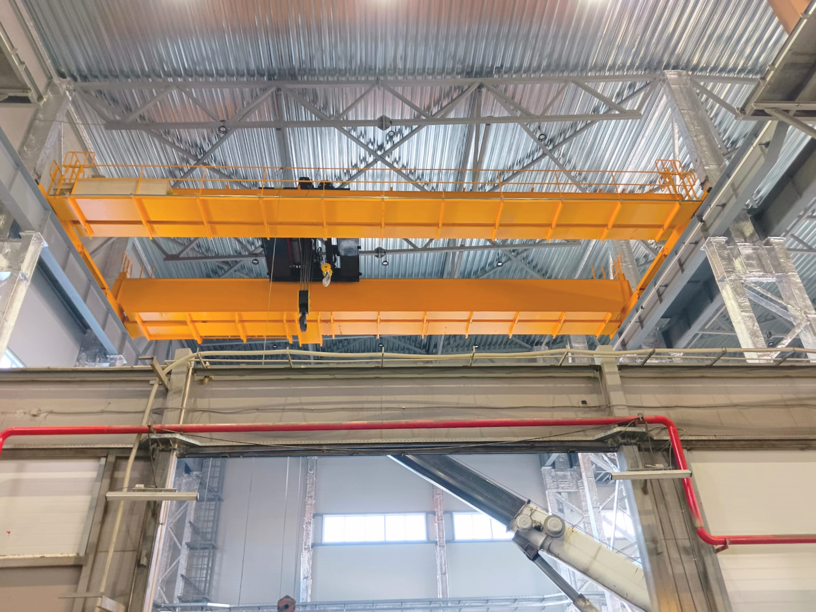 Монтаж мостового крана - фото Монтаж мостового крана - изображение