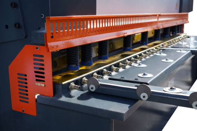 Ножницы гильотинные гидравлические Metal Master HCJ 2540 Е