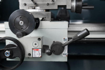 Настольный токарно-винторезный станок Metal Master MasterTurn 2550GV