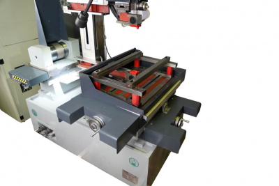 Электроэрозионный проволочно-вырезной станок с ЧПУ струйного типа серии Metal Master DK7735М DRO (Многопроходный)